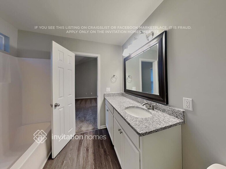 Building Photo - 1215 Pinehaven Ct