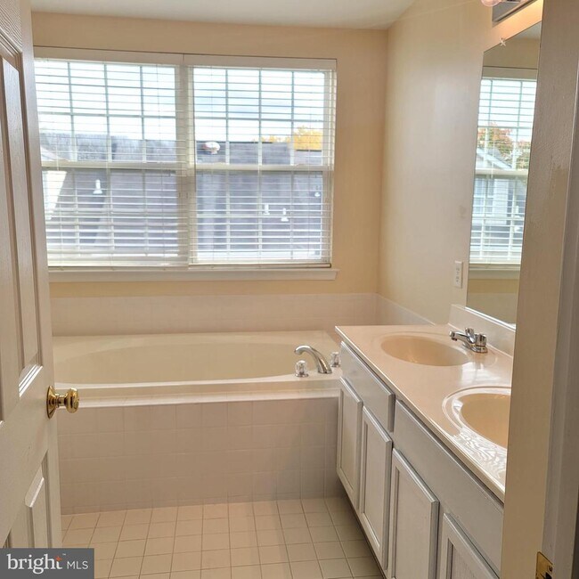 Building Photo - 9821 Bon Haven Ln