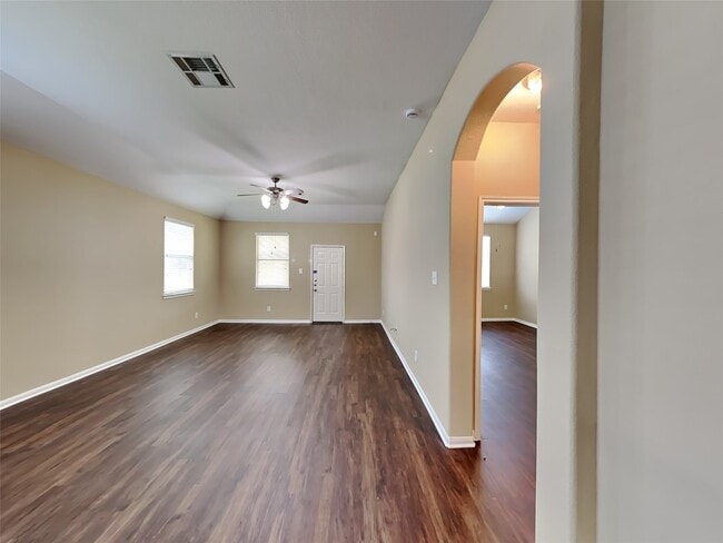 Building Photo - 2324 Shady Tree Ln