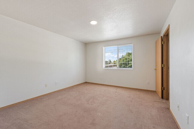 Building Photo - 1936 SE 162nd Ave