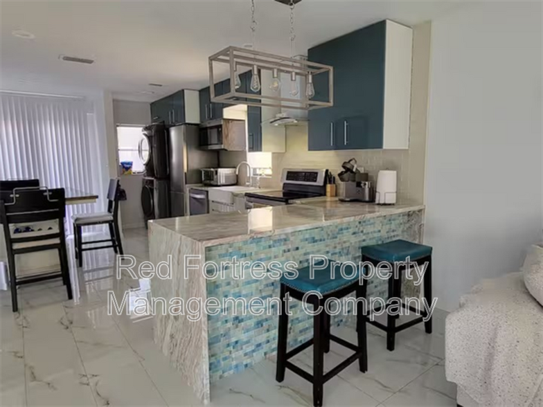 Building Photo - 4465 Little Hickory Rd