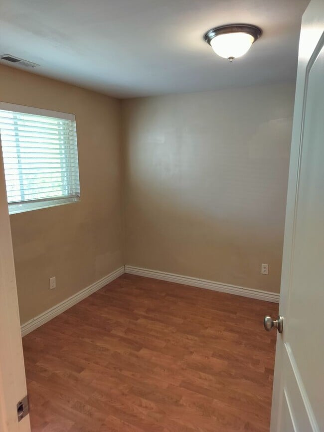 Building Photo - Well Maintained West Valley Home |4bd/2ba ...