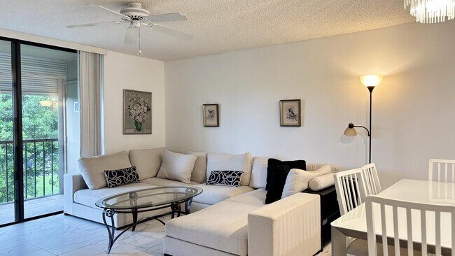 Building Photo - 5130 Las Verdes Cir
