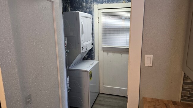 Building Photo - Charming 2 Bed, 1 Bath Home for Rent!