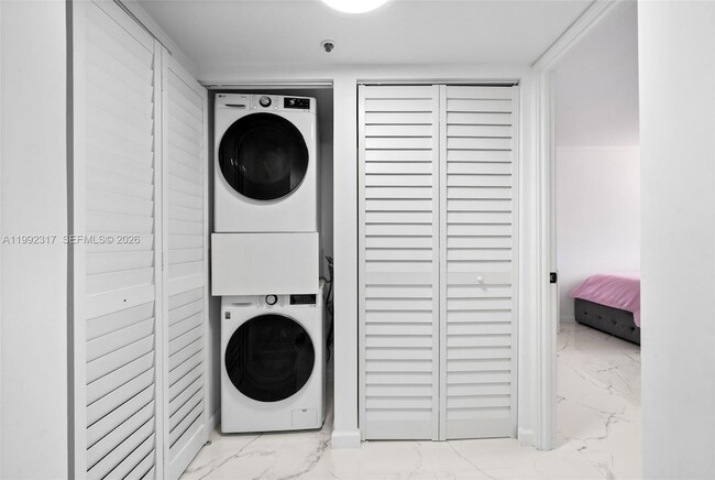 Building Photo - 210 174th St