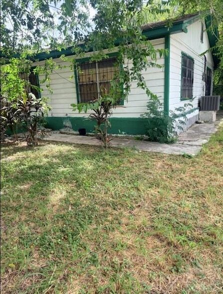 Building Photo - 138 Midway Dr