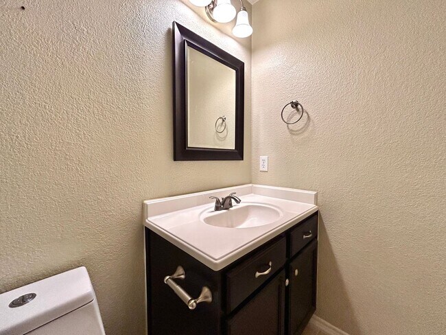 Building Photo - 3 Bed | 2 Bath – Cozy One-Level Home with ...