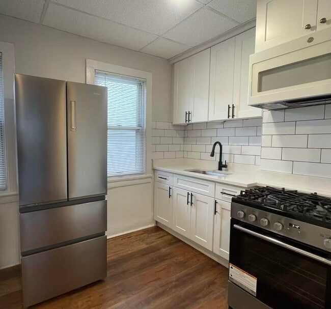 Building Photo - 109 70th St