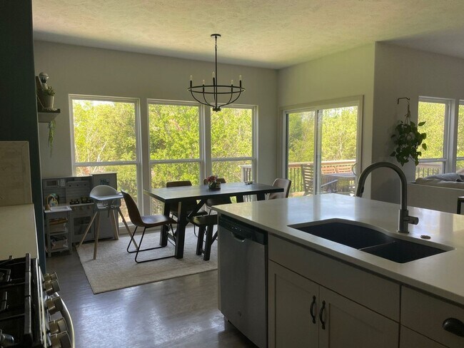 Building Photo - Home For Rent Papillion