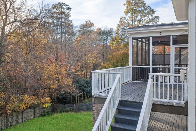 Building Photo - 4 Bed | 2.5 Bath House with Garage
