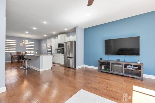 Building Photo - 1302 Hights Farm Rd N