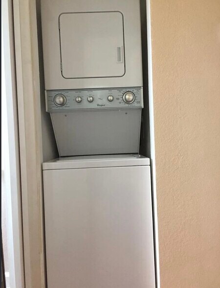 Building Photo - 1920 Xanthia St