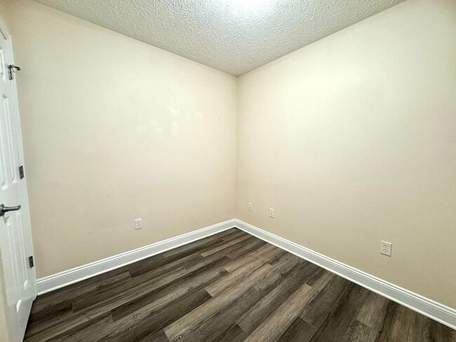 Building Photo - Huff Heritage Townhome  3 Bed, 2.5 Bath  A...