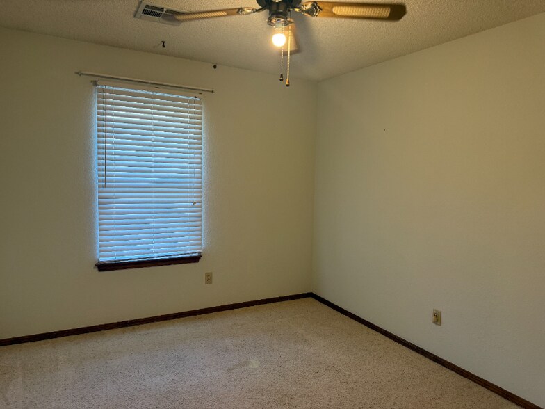 Building Photo - 3801 Phillips Blvd