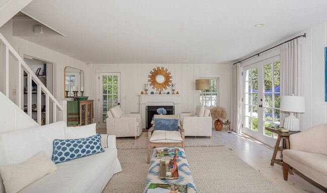 Building Photo - 156 Georgica Rd