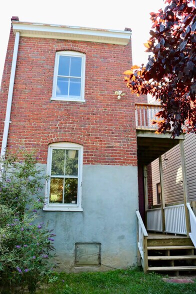 Building Photo - 1710 W Leigh St