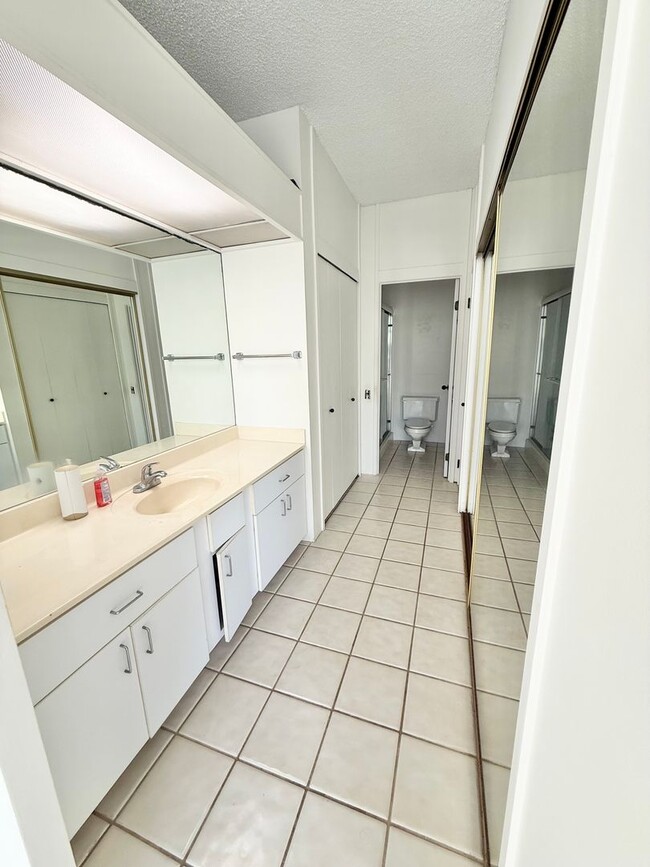 Building Photo - Kailua 3BR/2BA Condo – Resort-Style Living