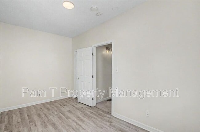 Building Photo - 814 Ott St