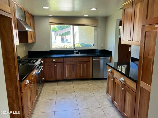 Building Photo - 176 Shamrock Ct
