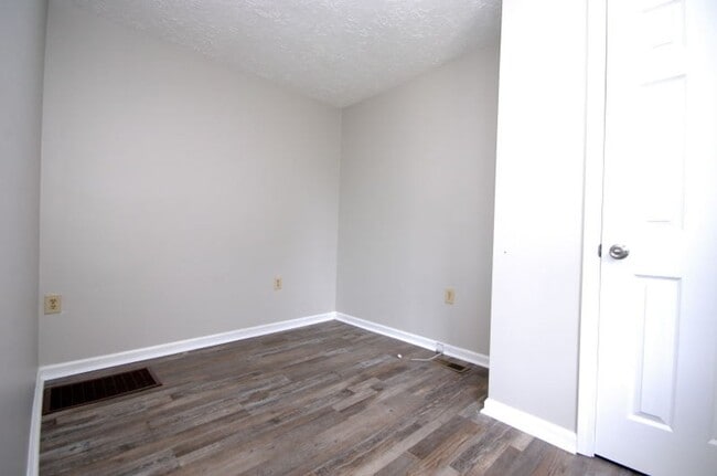 Building Photo - 308 W Pine St