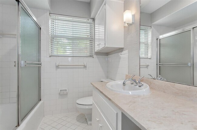 Building Photo - 6007 Sandhurst Ln