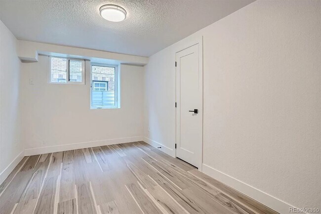 Building Photo - 1400 Perry St