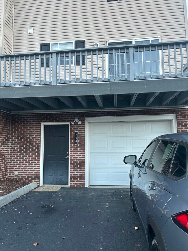 Building Photo - 2121 S Greenwood Dr