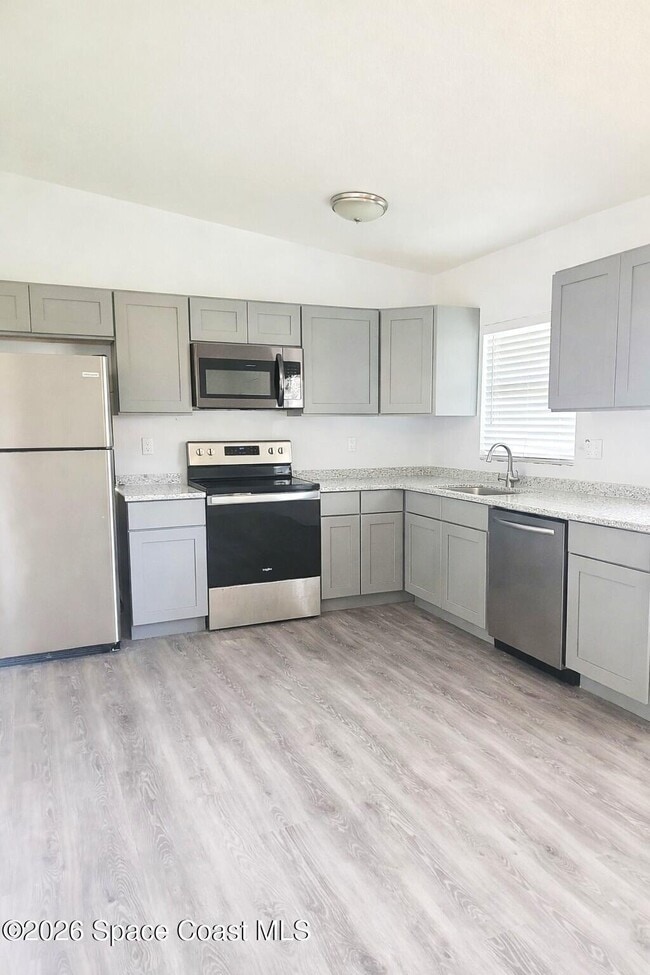 Building Photo - 135 Roosevelt Ave