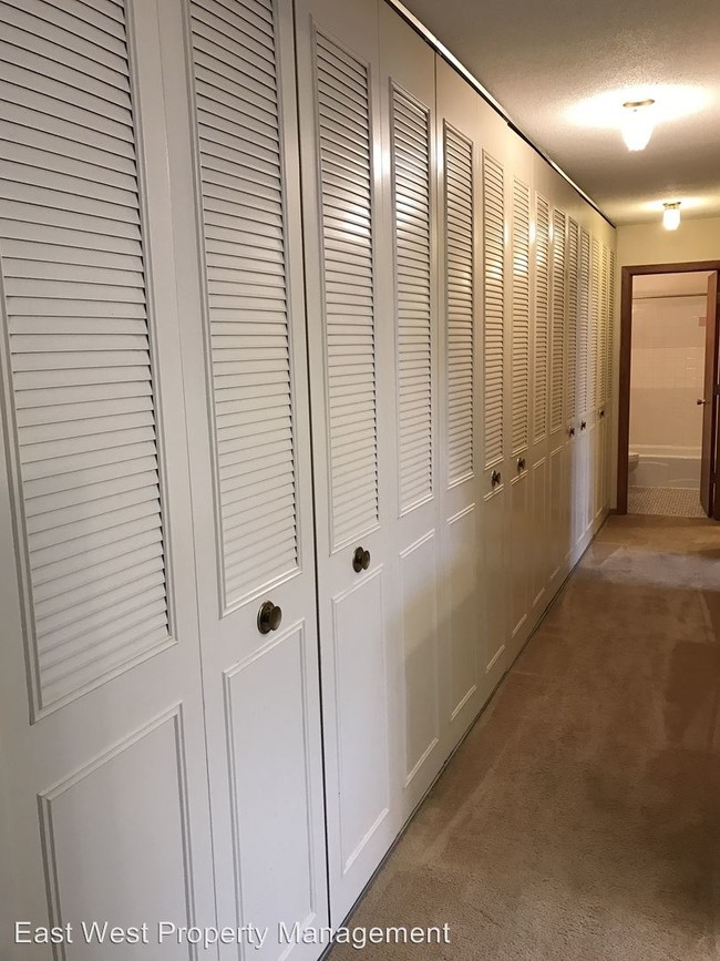 Building Photo - 1701 Kenwood Ave