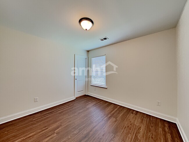 Building Photo - 5235 Smithbriar Dr