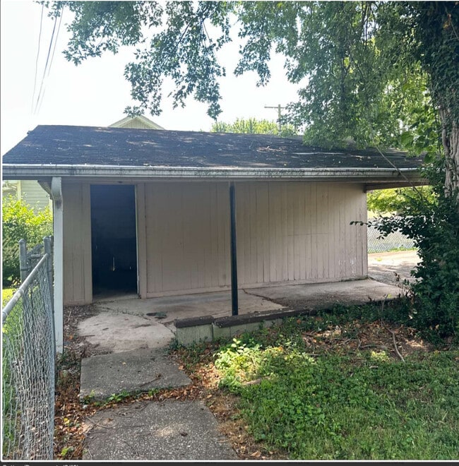 Building Photo - 203 Pardue Ln