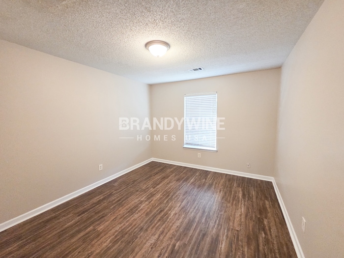 Building Photo - 6747 Saganaw Dr