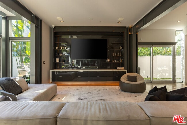 Building Photo - 8538 Eastwood Rd