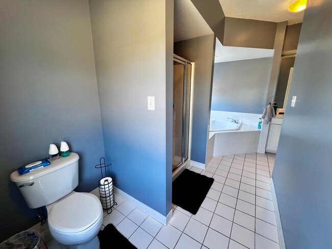 Building Photo - Beautiful home in the Chancellor Walk neig...