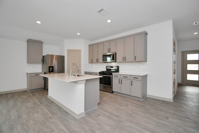 Building Photo - 14515 Rain Tree Dr