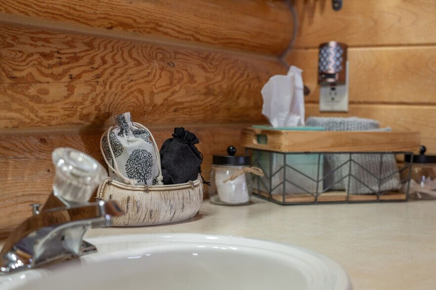 Building Photo - 5406 Henrys Lake Rd