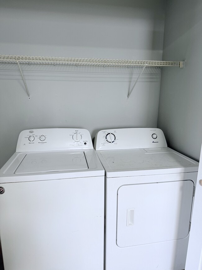 Building Photo - 411 Dover St