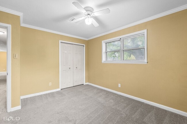 Building Photo - Check Out this 3 bed 2 bath!!