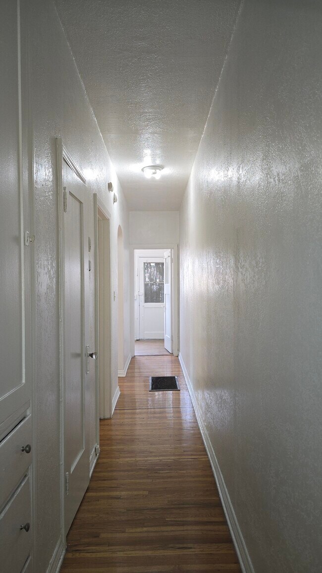 Building Photo - 2621 Wellington Rd