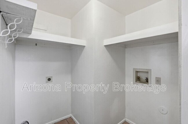 Building Photo - 1625 N Date