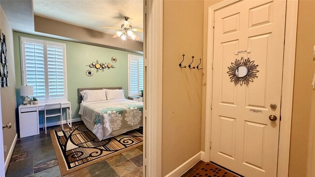 Building Photo - 1013 Gross St