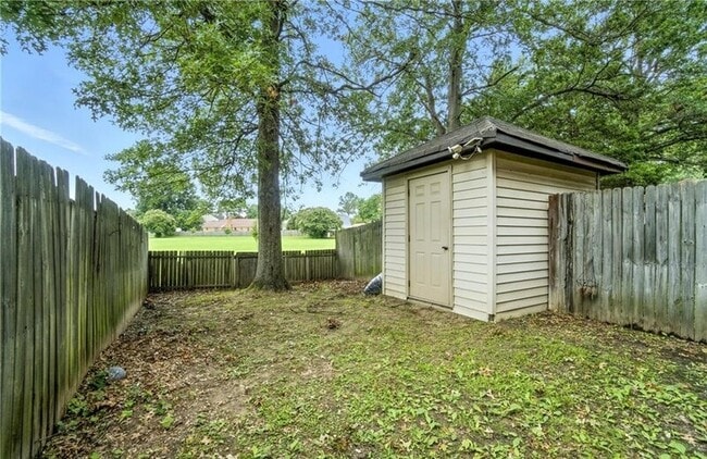 Building Photo - 2333 Meadows Landing