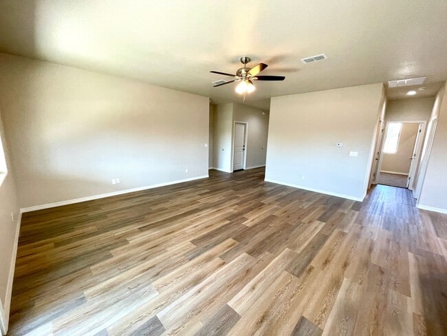 Building Photo - Beautiful 2024 Built 3 Bedroom Home in Leg...