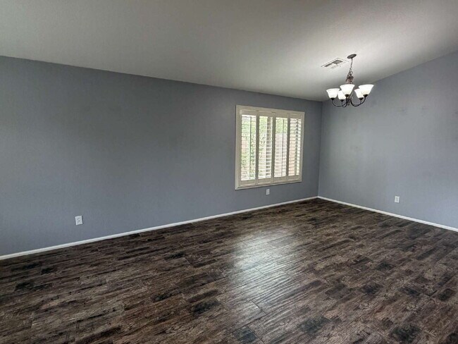 Building Photo - 135 W Holstein Trail