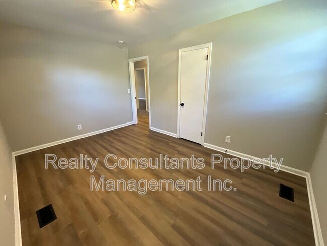 Building Photo - 1413 Gracewood Dr