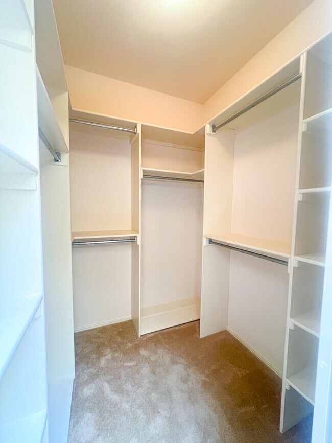 Building Photo - Adorable 3 bedroom 2 bath in Northeast El ...