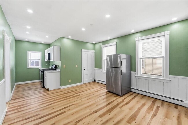 Building Photo - 18 Geneva St