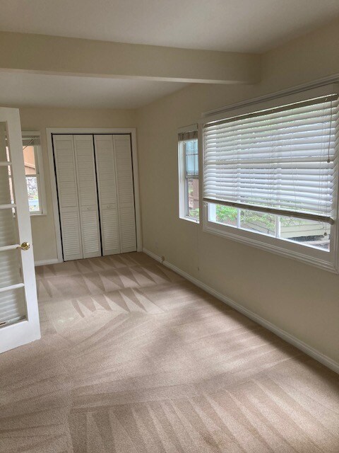 Building Photo - 976 Berne Dr