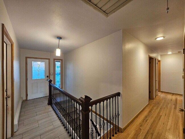 Building Photo - 2025 Lee St