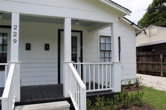 Building Photo - 229 Neyland St